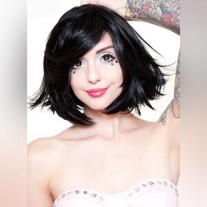 Rock Star Wigs • Hologram 12” Bob • Black • 00662